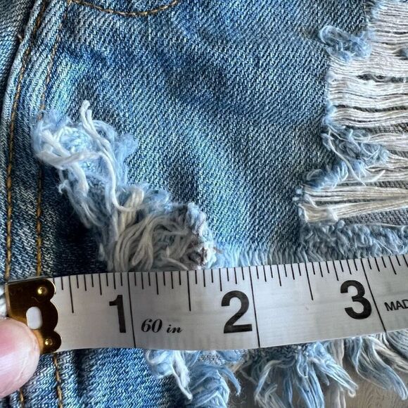 Carmar Denim Los Angeles Helen Shorts Size 24 Distressed - Picture 4 of 10